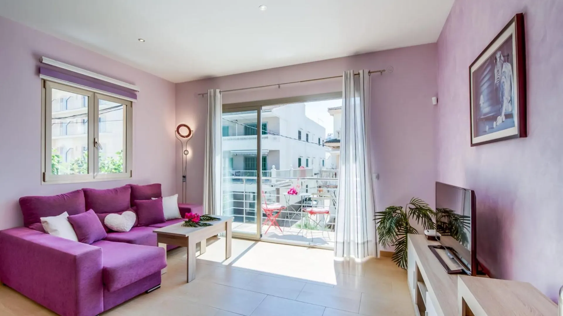Holiday Home For 10 Guests Near Beach 캔 피카폴트