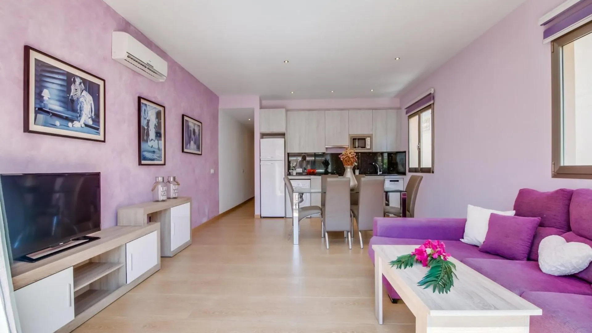 Holiday Home For 10 Guests Near Beach 캔 피카폴트