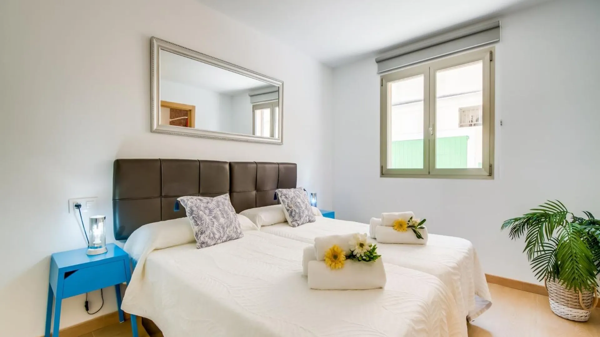 Holiday Home For 10 Guests Near Beach 캔 피카폴트 스페인