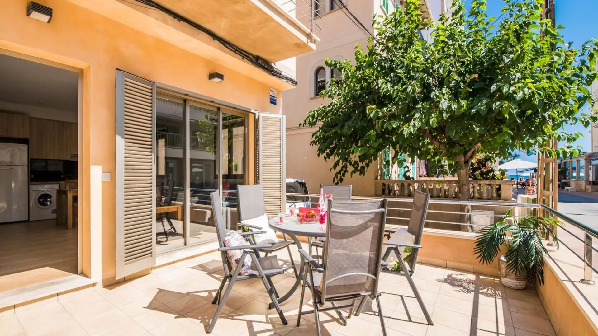 Holiday Home For 10 Guests Near Beach 캔 피카폴트