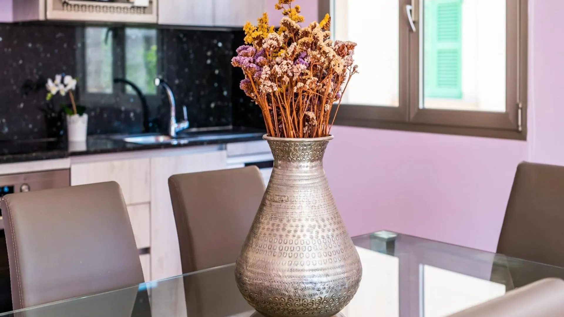 Holiday Home For 10 Guests Near Beach 캔 피카폴트